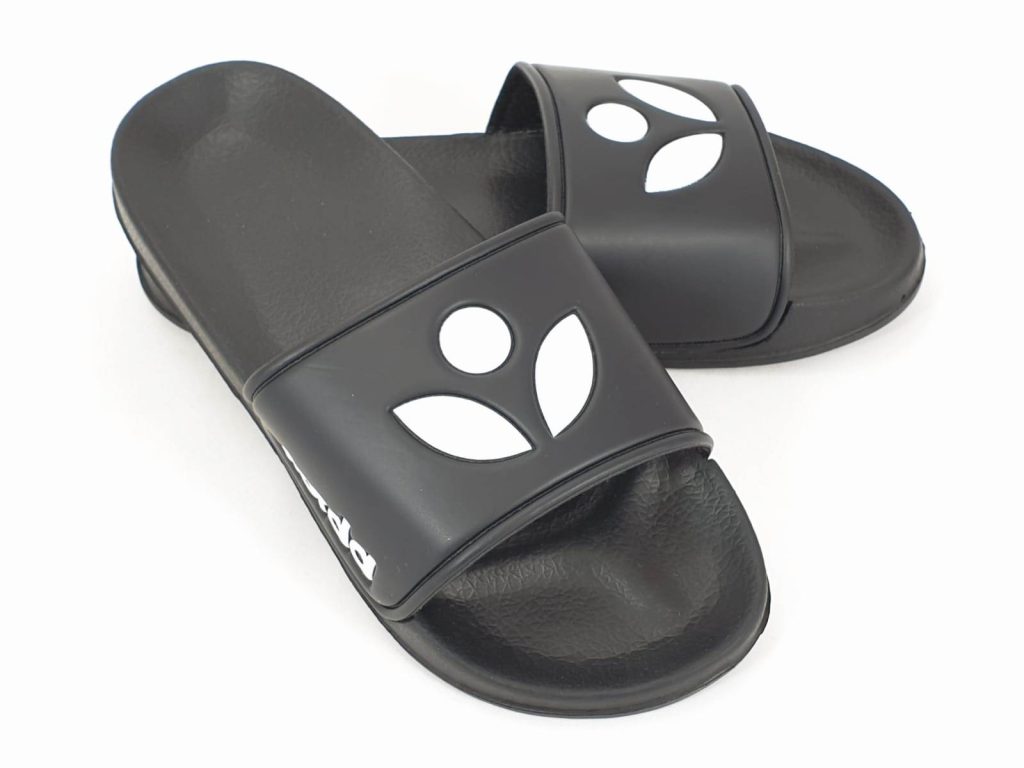 Papuci unisex negri Dana