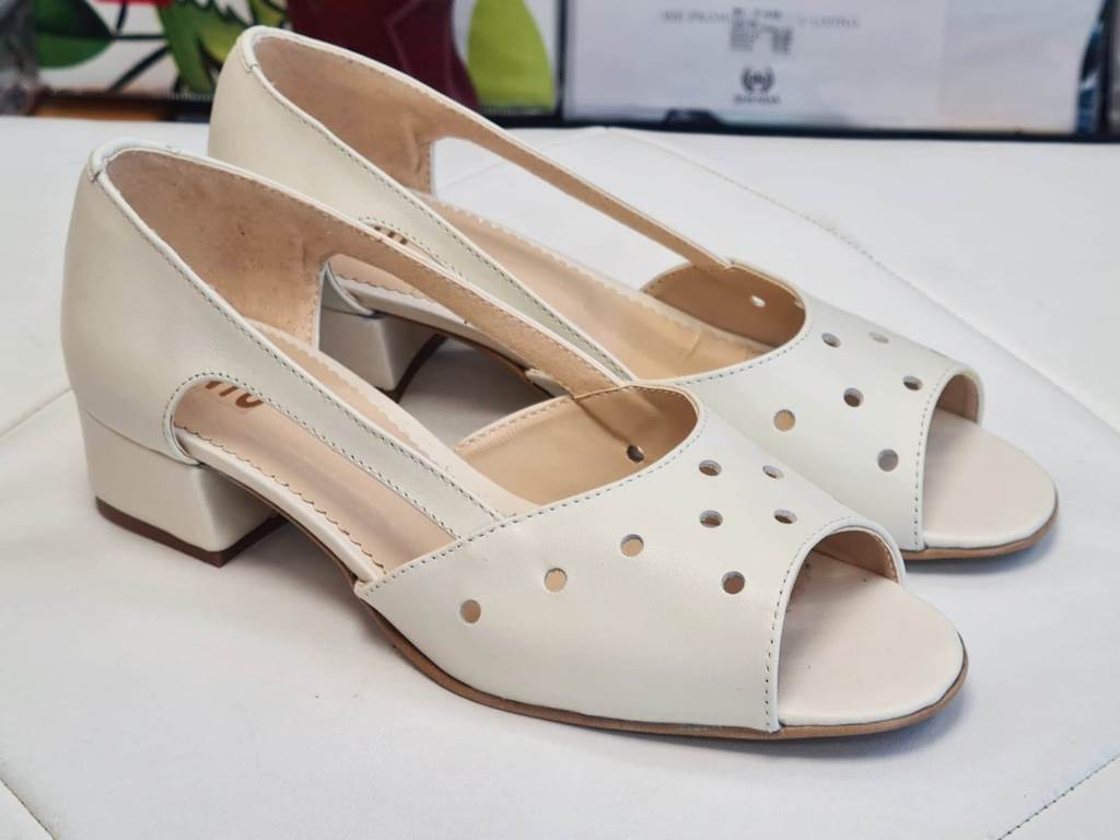 Sandale dama bej din piele naturala , cu model perforat